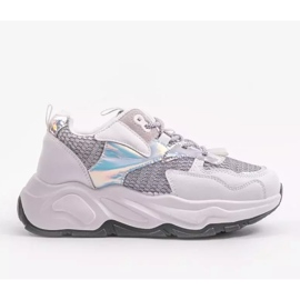 Vita sportskor med grå RAL-63 skär 1