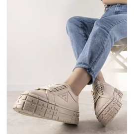 Beige sneakers med en tjock Giselle -sula 2