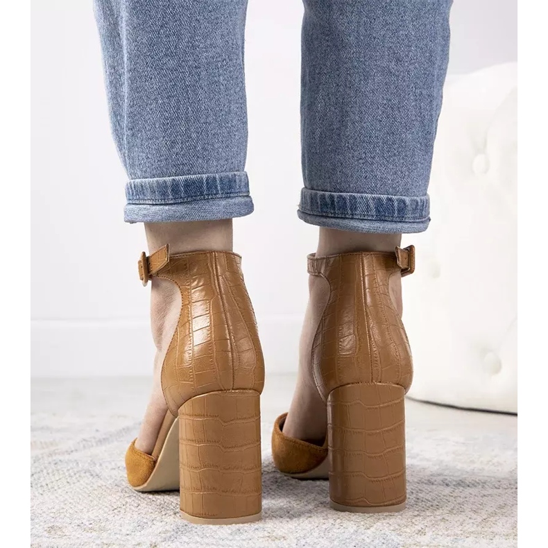 Kamel pumpar på posten som Natalie brun 2