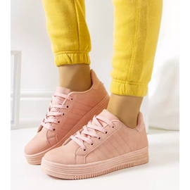 Rosa sneakers på Leonor-plattformen 2