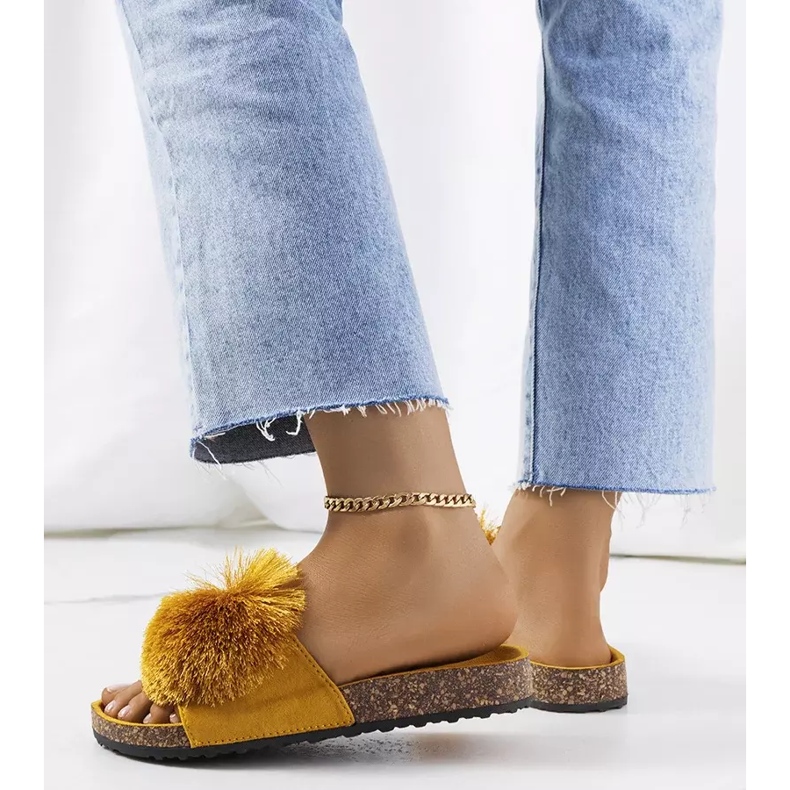 Gula flip-flops på Rett korksula 1