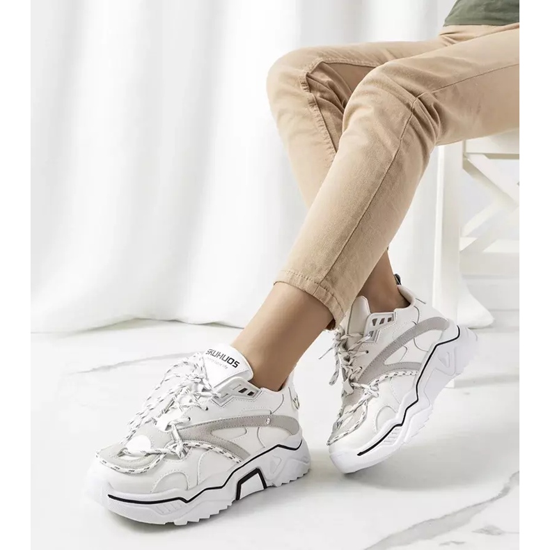 Vita sneakers från Adavale 2