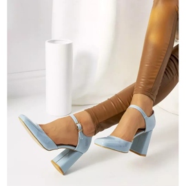 Blå pumps på Clementposten 1