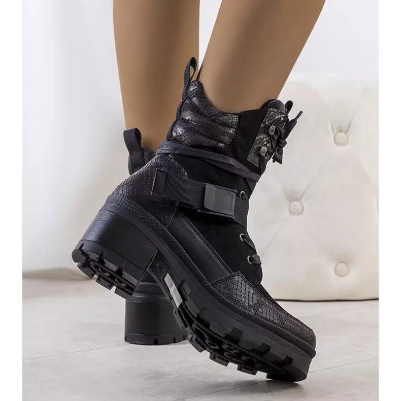 BM Svarta Pilastri högklackade skor 1