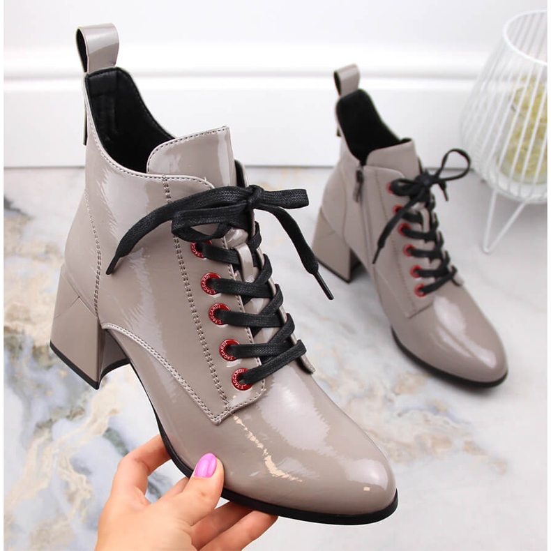 Lackade taupe damstövlar D&amp;A S.Barski Premium Collection MR870-66 beige 1