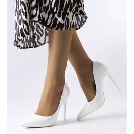 BM Iliana vitlackade höga klackar 1