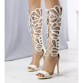 PA1 Gråa sandaler med dekorativ ovandel från Julio 1