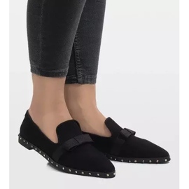 Svarta slip-on skor med B12-12 dubbar 2