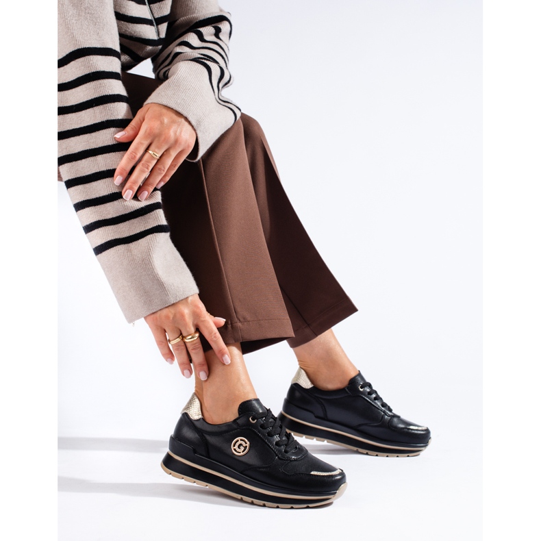 Plattskor i svart läder från Shelovet 1