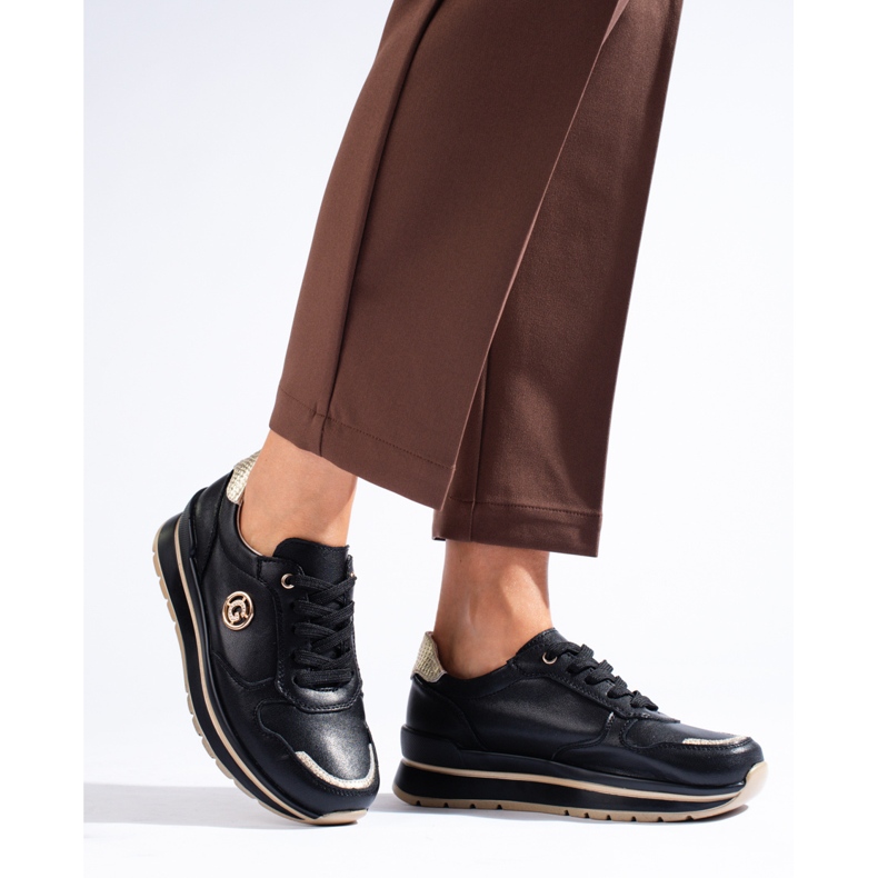 Plattskor i svart läder från Shelovet 2