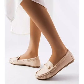 BM Beige loafers dekorerade med Seattle-applikationen 1