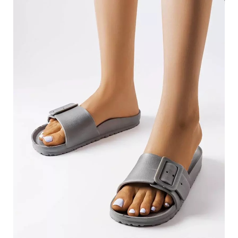 Grå gummireglage med spänne från Nelm 1