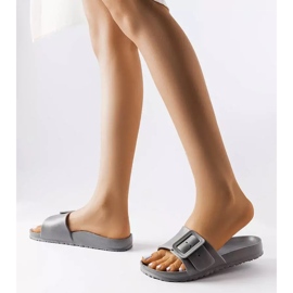 Grå gummireglage med spänne från Nelm 2