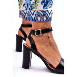 Klassiska damsandaler på klack Svart 1