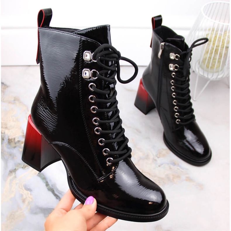 Svartlackade högklackade damskor D&amp;A S.Barski Premium Collection MR870-06 1