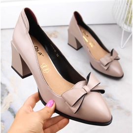 Högklackade damskor med rosett beige D&amp;A S.Barski Premium Collection MR870-48 1