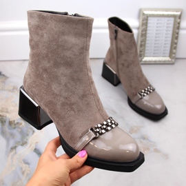 Damstövlar på dekorativ klack beige D&amp;A S.Barski Premium Collection MR870-70 1