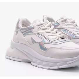 Vita sneakers på en tjock Kristen -sula 2