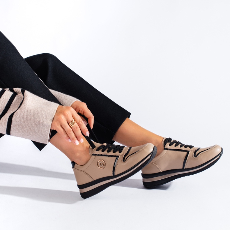 Shelovet sneakers i beige läder 1