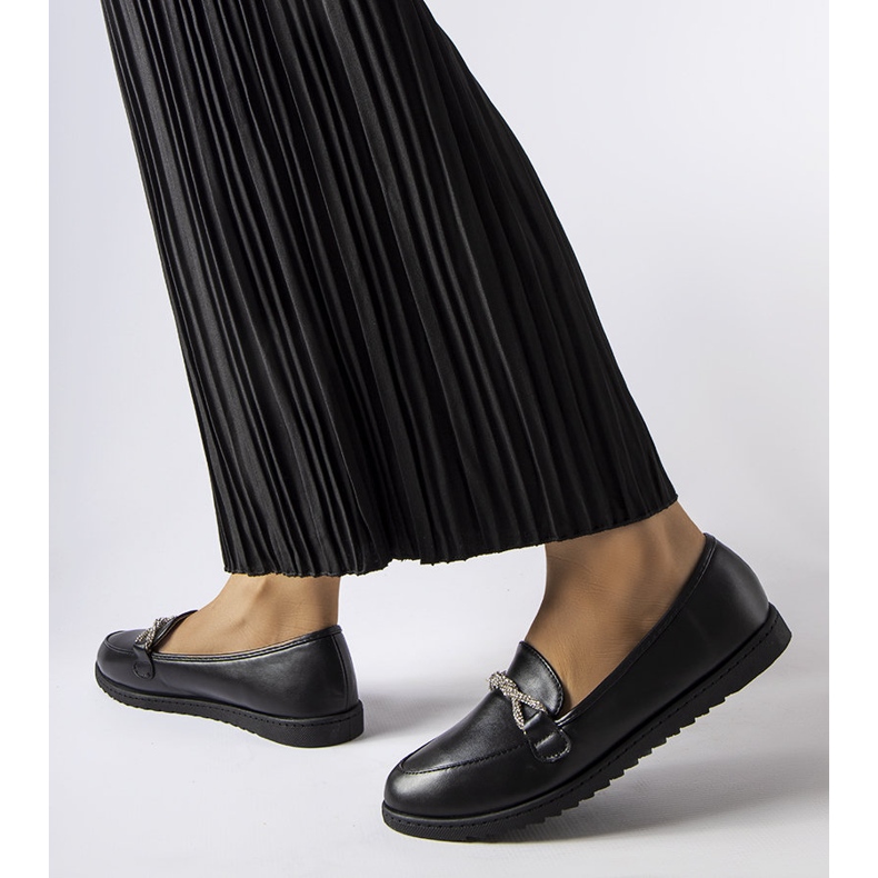 Svarta loafers med strass från Paola 2