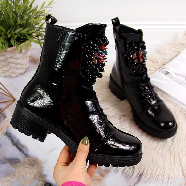 Damstövlar med pärlor, isolerade, patentsvarta Jezzi RMR2071-15 2