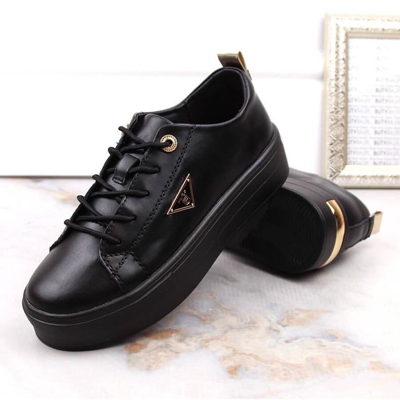 Damskor i läder på den svarta Filippo-plattformen 1