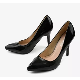 Svarta pumpar på LEI-02 hälen 2