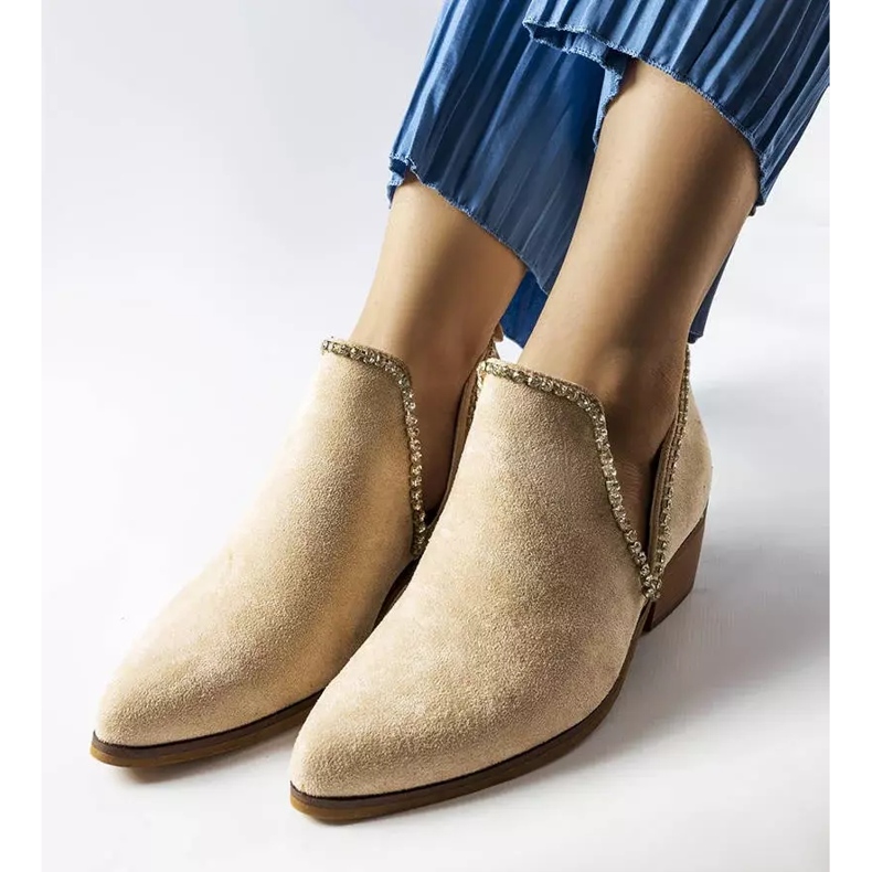 Beige stövlar dekorerade med Ditten strass 1