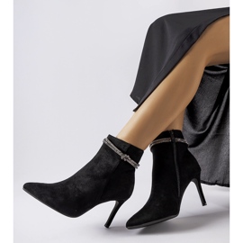 Svarta isolerade stövlar med hög klack från Vinceza 2