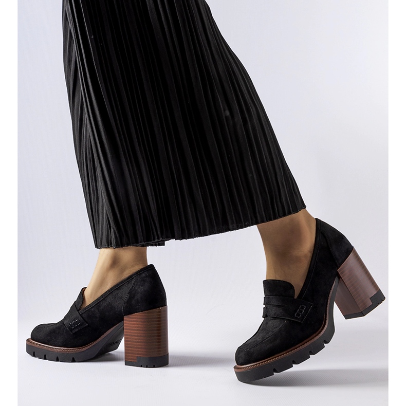 Svarta pumps med läderinlägg från Vinceza 1