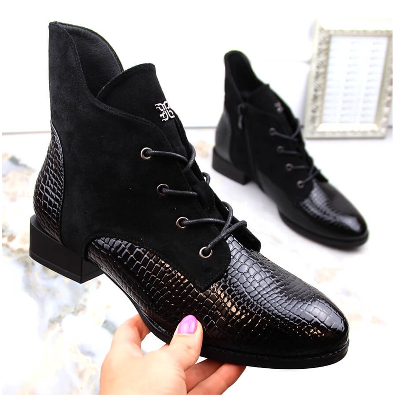 Svarta, isolerade damstövlar med platt klack Vinceza 16439 1