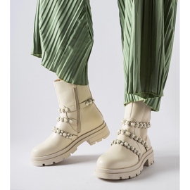 Beige stövlar dekorerade med Callicratide-pärlor 1