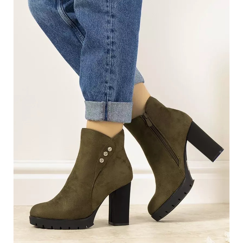 Castaneda gröna stövlar i mocka på stolpen 1