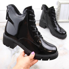 Lackstövlar för kvinnor med klack och plattform, isolerade svarta Vinceza 16438 1