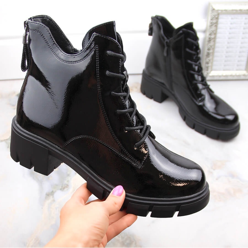 Lackstövlar för kvinnor med klack och plattform, isolerade svarta Vinceza 16438 1