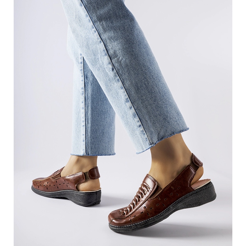 Bruna genombrutna sandaler från Glafi 1