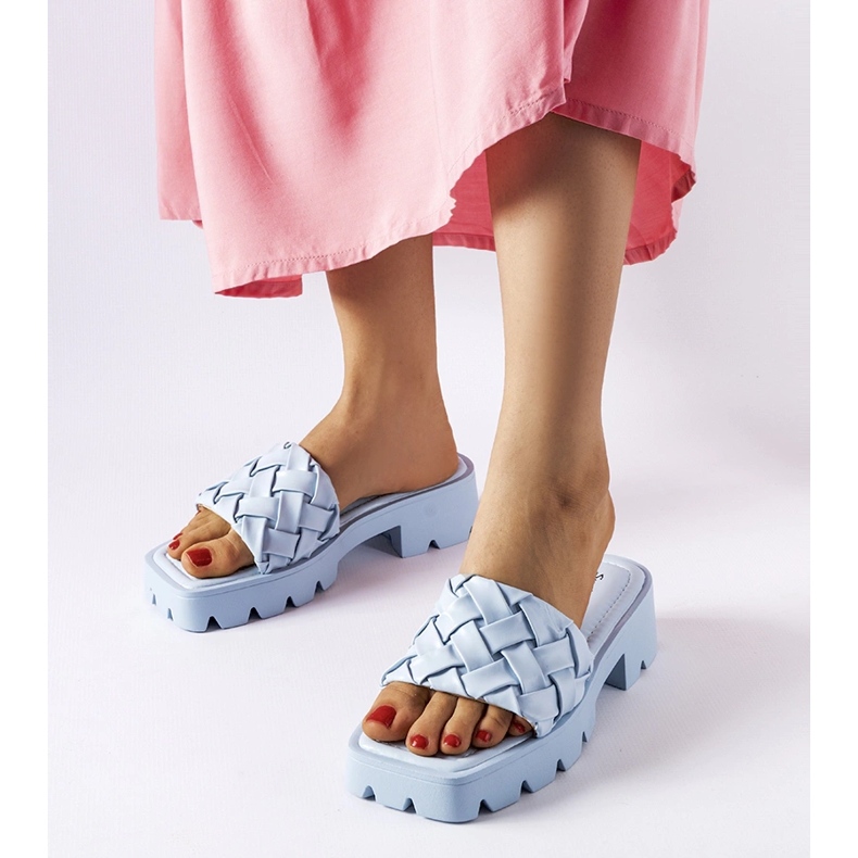 Blå flip-flops med Lora traktorsula 1