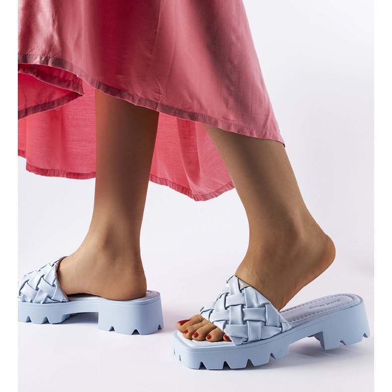 Blå flip-flops med Lora traktorsula 2