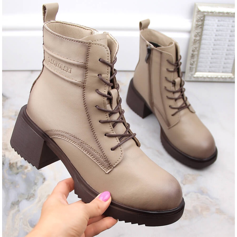 Ankelstövlar för kvinnor i läder med höga klackar och plattform T.Sokolski Z23-44 beige 1