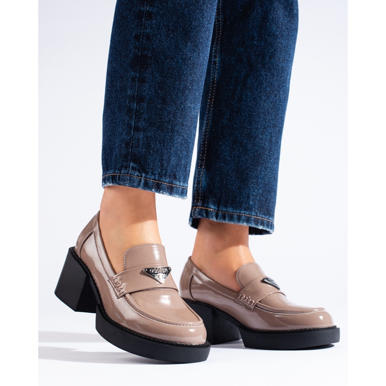 Beige dampatentskor från Shelovet 1