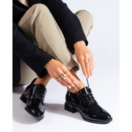 Vinceza svarta snörskor i patent med hög klack 1