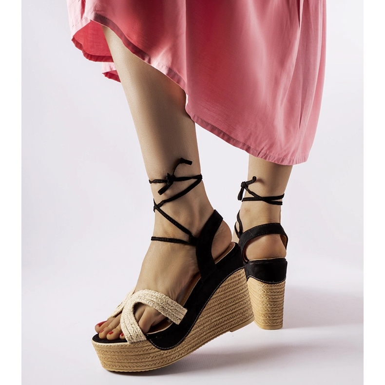 Svarta espadrillor med Berta-kilar beige 1