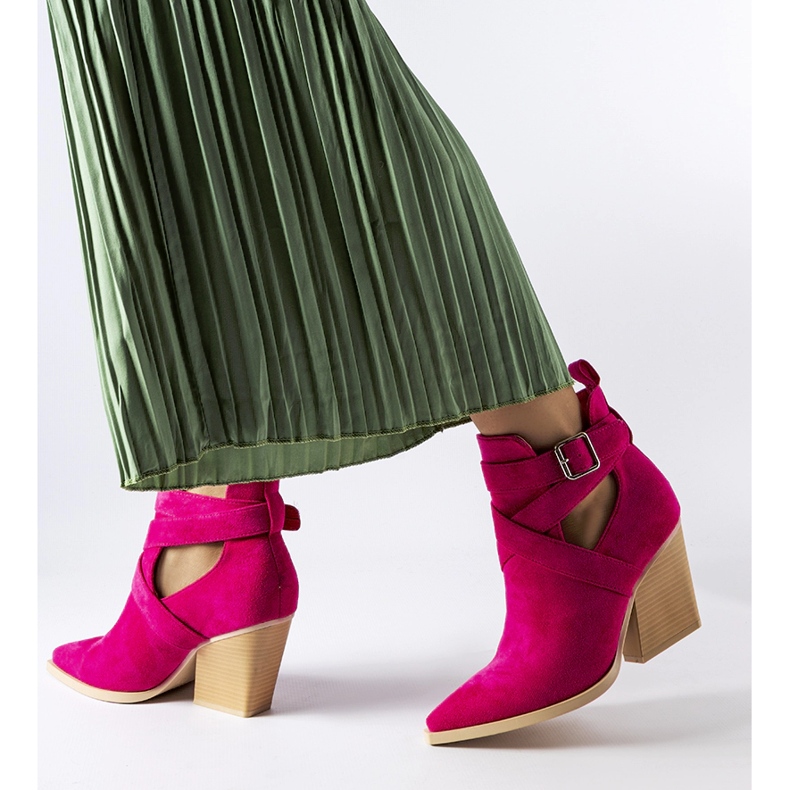 Rosa cowboystövlar dekorerade med Duclos-utskärningar 1