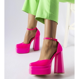 Rosa Romines högklackade pumps 1