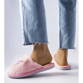 Rosa varma tofflor med Moly-blommor 2