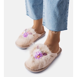 Beige damtofflor från Moly 3