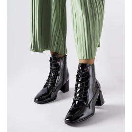 Svarta patentkängor från Vinceza 1