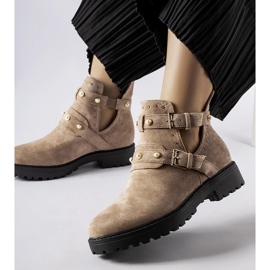 Beige dekorativa ankelboots med utskärningar från Provolo 1