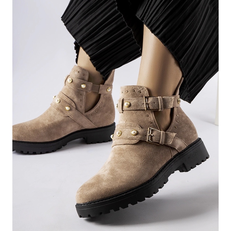 Beige dekorativa ankelboots med utskärningar från Provolo 1