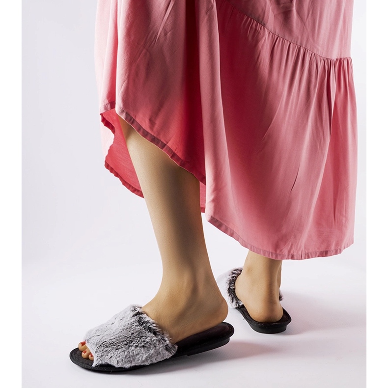 Inblu Giacomo svarta tofflor med grå päls 1